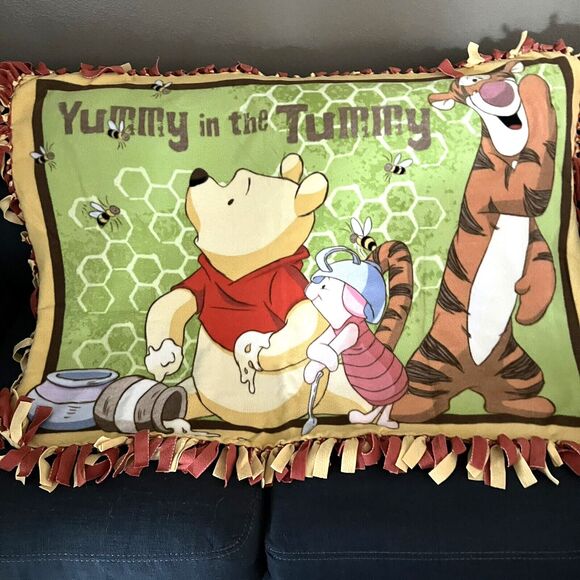 Winnie The Pooh Fleece Hand Made Tie Knot Throw Yummy in the Tummy 36" x 50" - Picture 1 of 4